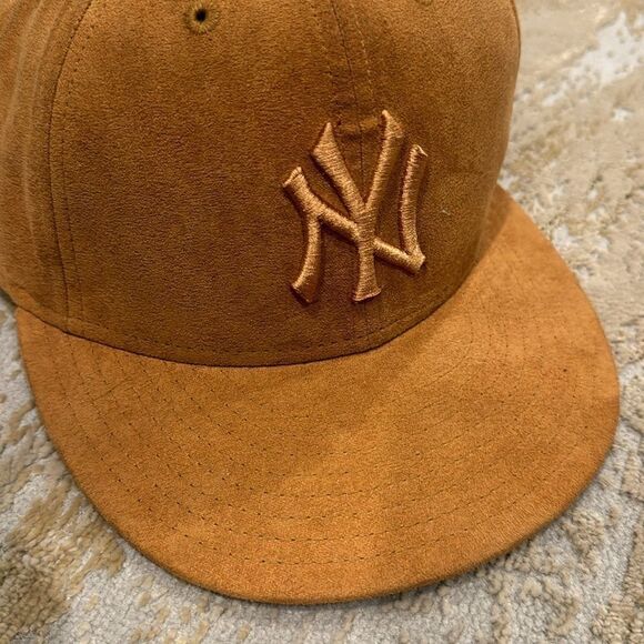New Era New York Yankees 59FIFTY Fitted Hat Cap Wheat Suede Pack Size 7 1/4 EUC - Picture 6 of 11